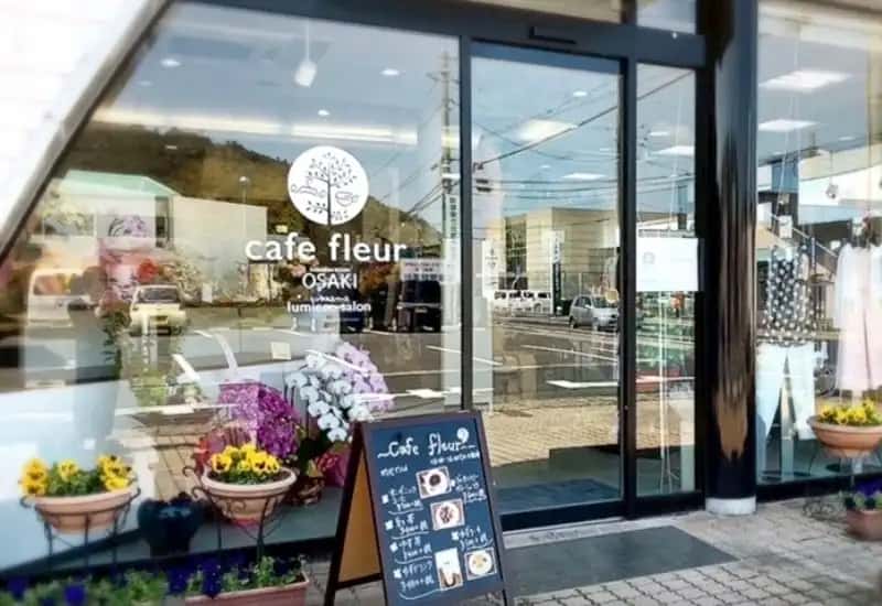 cafe fleurのご案内